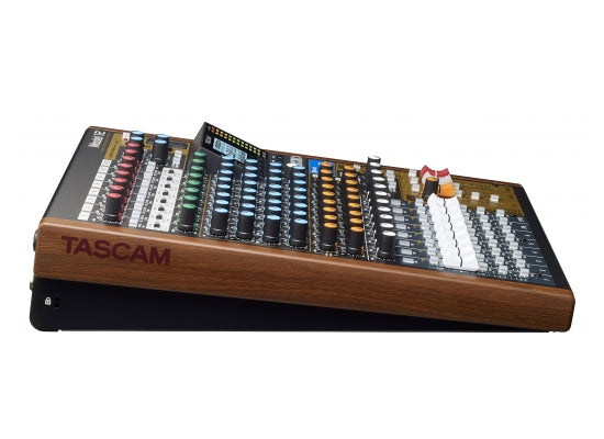 Tascam Model 12 Mischpult, 10 Kanal, 12-Spur-Recorder, IN: 8x XLR/Line Kombibuchse/ 2x Klinke 6.3mm, OUT:2xXLR 3pol